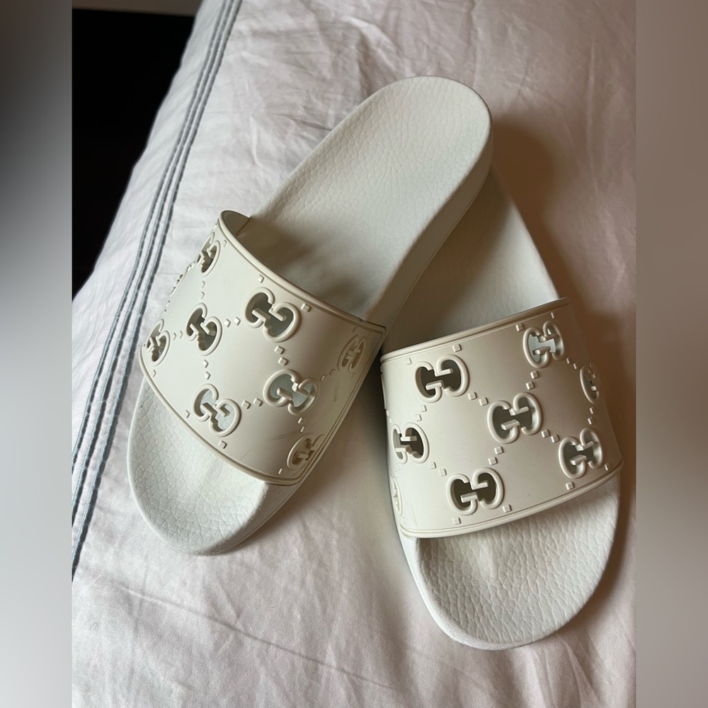 ✨ Gucci Rubber Slides – White – Size 9 ✨